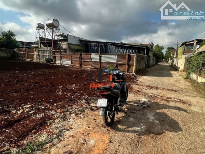 3 LÔ LIỀN KỀ THÔN 2 CƯ EBUR, ĐƯỜNG THÔNG GIỮA ĐƯỜNG G VÀ H Phạm Ngũ Lão
