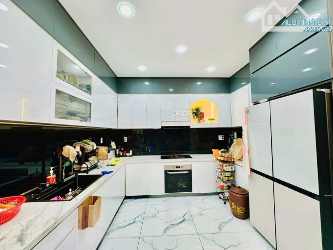 NHÀ TUYỆT ĐẸP NGANG KHỦNG 6M - HẺM XE HƠI - 2 MẶT HẺM - THANG MÁY XỊN XÒ..DT 113m2.5 tầng - 10