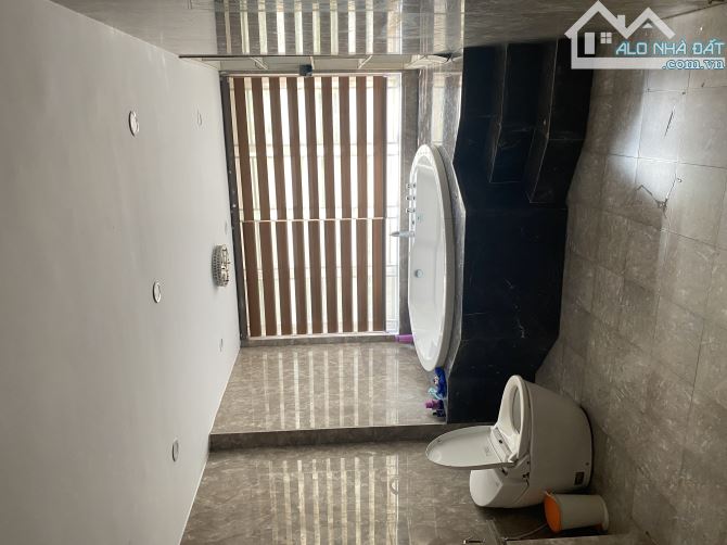 Bán gấp biệt Thự Việt Hưng 200mx4tầng - Mặt Phố ô tô tải tránh, xung quoanh 3 vườn hoa - 10