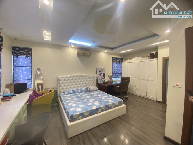Bán nhà khu đô thị Việt Hưng 198m2 xây 4 tầng , gara ô tô , vỉa hè rộng đường ô tô tránh - 10