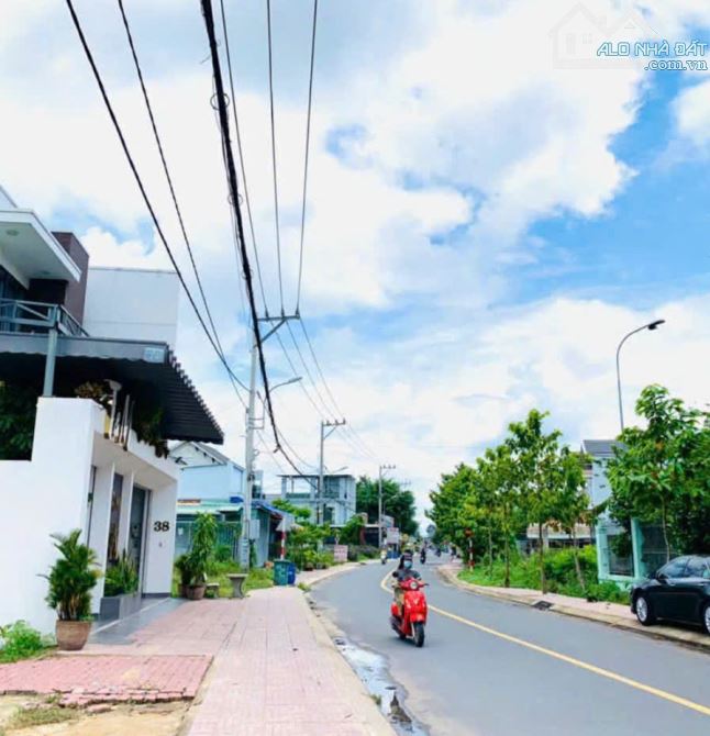 Cần bán gấp lô đất mặt tiền đường 8 , Tân Thông Hội, 101m2 full thổ cư, SHR - 1