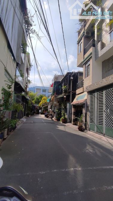 Bán nhà hẻm 8m Nguyễn Xuân Khoát Tân Phú 6x19m đúc 2 lầu ST (gần Trần Hưng Đạo) - 1