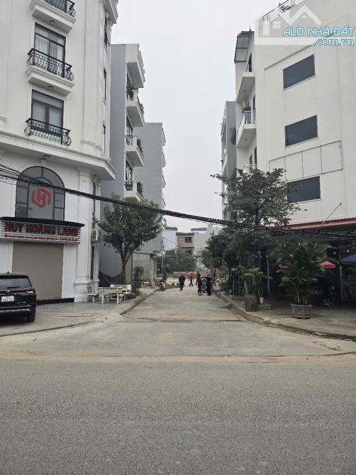 Bán đất gần cổng đô thị Hinode Royal Park, 140 m2, giá tốt. - 1
