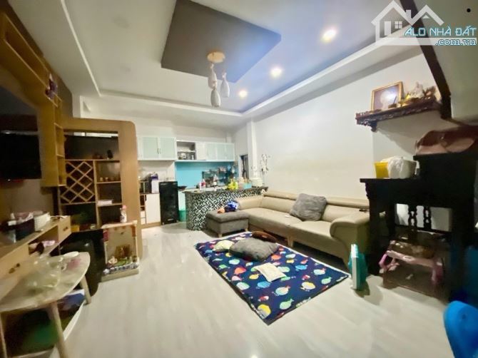 Bán gấp nhà đẹp ở ngay Âu Dương Lân, xe hơi đỗ cửa, gần mặt tiền, 100m2, nỡ hậu. - 1