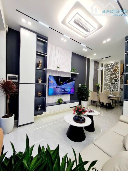 BÁN NHÀ ĐỘI CẤN, 43M2, MT 4M, 5 TẦNG, CÁCH PHỐ 50M, 2 THOÁNG TRƯỚC SAU, GIÁ 9 TỶ, NT ĐẸP - 1