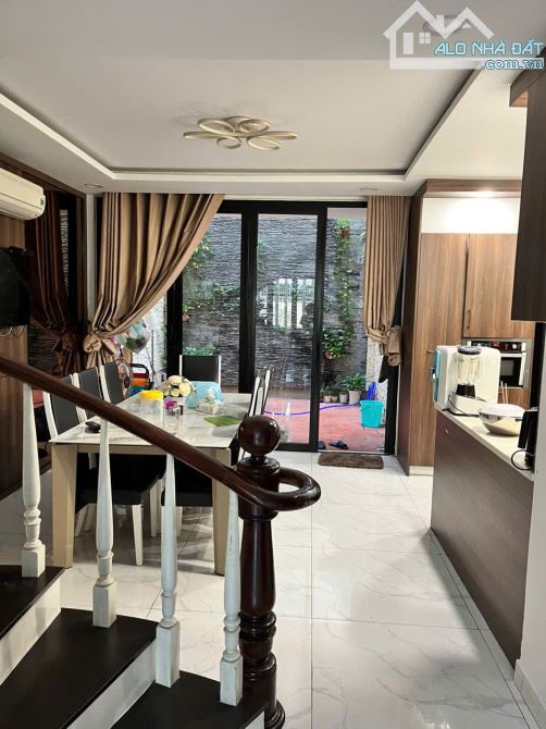 Cần bán nhà ngay MT Nguyễn Cư Trinh, Quận 1 (6x18m 5 tầng HĐT 90tr), giá 21 tỷ - 1