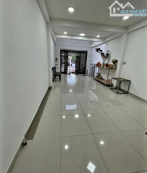 Mặt tiền Nguyễn Văn Luông CXPLD chợ Hồ Trọng Quý 64m2, 4 tầng mới tinh vào ở ngay chỉ 11t. - 1