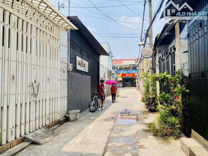 Nhà đẹp, mới hẻm xe hơi vừa ở vừa làm spa Nguyễn Văn Quá, 2 tầng BTCT - chỉ 3.xx tỷ - 1
