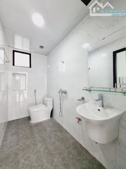 Nhà dân mới xây 5 tầng, 41m ô tô qua nhà, thang máy nhập khẩu, gần chợ Hà Đông - 1