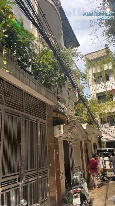 ĐỘI CẤN - BÁN ĐẤT TẶNG NHÀ - OTO ĐỖ CỬA VÀO NHÀ - BÀI ĐỖ SIÊU XE CỰC RỘNG - 1