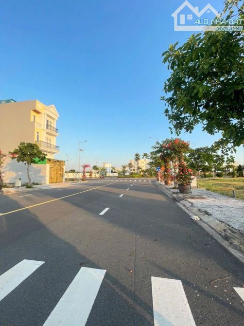 CÔNG CHỨNG NGAY LÔ 100M2 NGAY THÀNH PHỐ SÂN BAY LONG THÀNH - SHR FULL THỔ GIÁ 900TR - 1