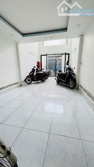 CHDV 8 phòng Q.3 - HXH Nam Kỳ Khởi Nghĩa - 70m2 - 5 tầng - 13.8 tỷ - dòng tiền 60tr/tháng - 1