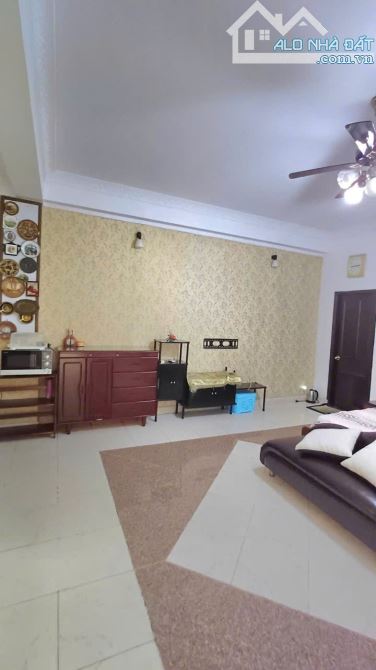 Giáp Q.1 - Khu ầm thực Phan Xích Long - HXH thông -  oto ngủ nhà - 140m2 - 4 tầng - 30 tỷ - 1