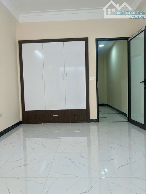 BÁN NHÀ PHỐ VIỆT HƯNG LONG BIÊN 6.2 tỷ 40m 5 tầng MT 4m Ô Tô KD gần Big C - 2
