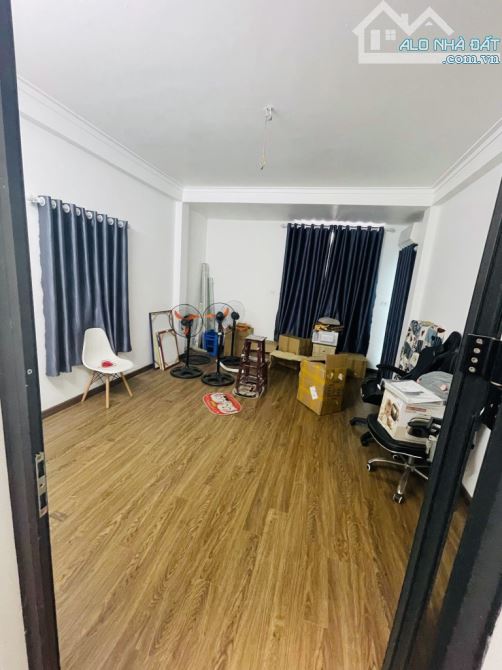 Bán nhà Nguyễn Lân phân lô quân đội ngõ thông 2 thoáng ,dân trí cao an sinh tốt 43m 5 tầng - 2