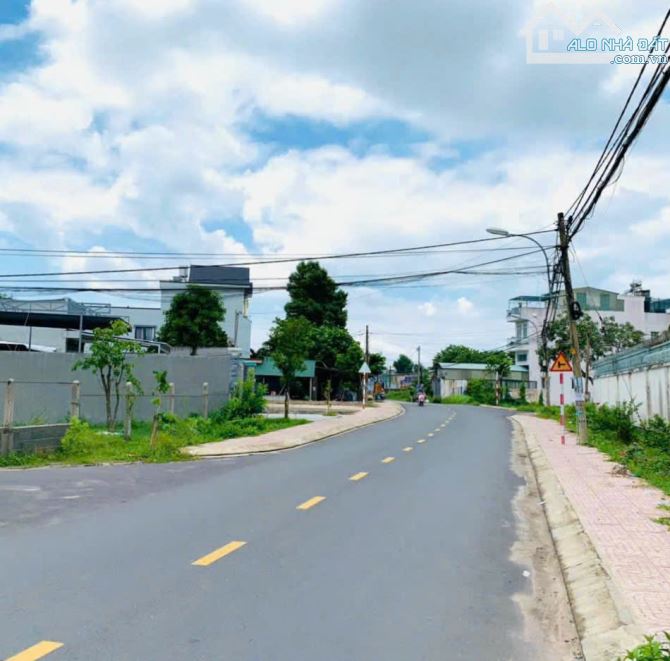Cần bán gấp lô đất mặt tiền đường 8 , Tân Thông Hội, 101m2 full thổ cư, SHR - 2