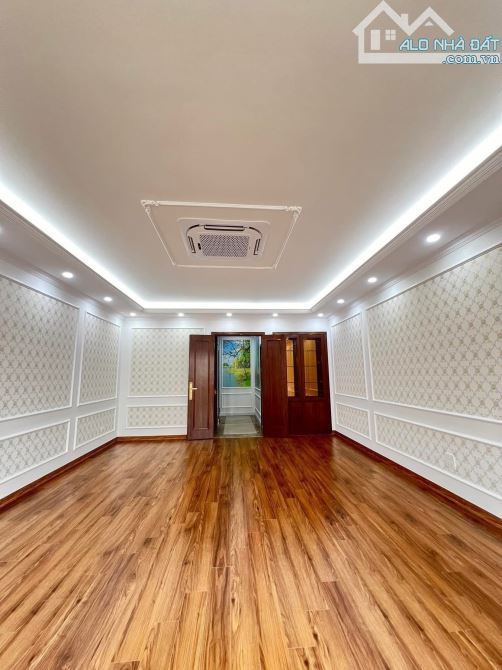 Nhà Mặt phố, sổ vuông A4, mặt tiền rộng, kinh doanh đa loại hình dịch vụ - 2
