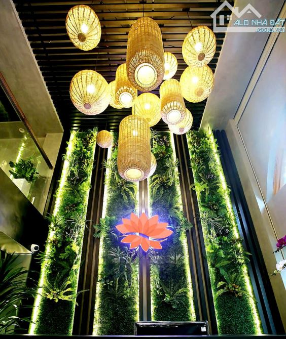 Bán gấp tòa nhà kế Vạn Hạnh Mall Quận 10 DT 10,5m x 21m 1 hầm 7 lầu cho thuê 200tr, 72 tỷ - 2