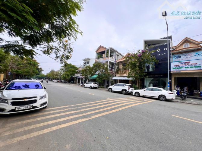 BÁN NHÀ 3 TẦNG TỪ DÂN MẶT TIỀN ĐƯỜNG MINH MẠNG THÀNH PHỐ HUẾ 110M2 GIÁ 3 TỶ 3 - 2
