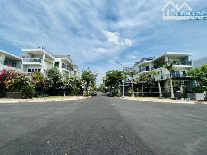 Nhà ngay Huỳnh tấn phát  Quận 7 - ven sông - 7.4x18 - Hầm trệt 3 lầu - 19,5 tỷ SHR - 2