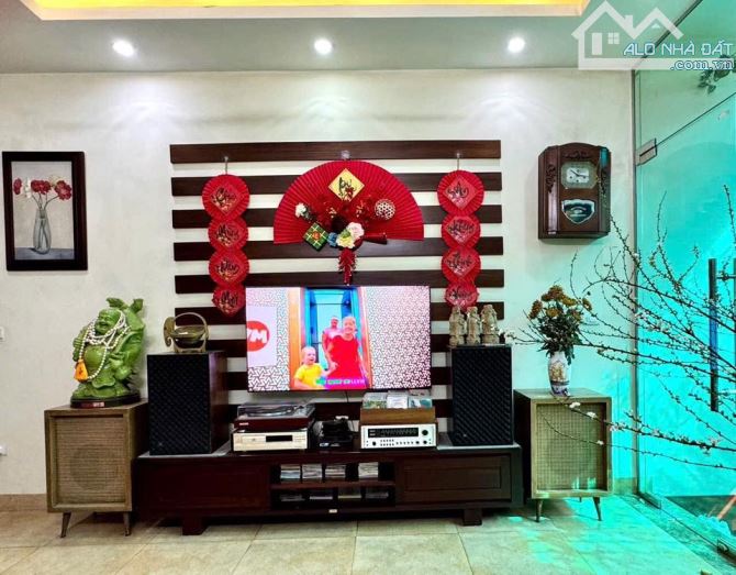 CB NHÀ TRUNG TÂM VĂN QUÁN -Ô TÔ QUA NHÀ-2THOÁNG -DÂN XÂY ĐẸP DT 70 m2 GIÁ 17 TỶ - 2