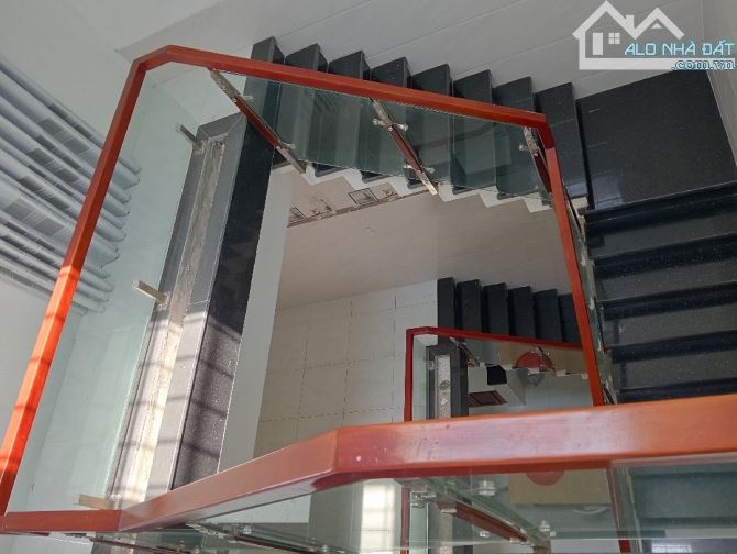 HOT BÁN GẤP NHÀ 3 TẦNG 3 MÊ ĐÚC - NGUYỄN PHƯỚC NGUYÊN DT KHỦNG 157M2 NGANG 5M NHỈNH 7TY - 2