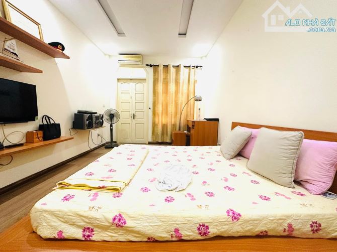 Bán nhà CẦU GIẤY 40m2 x 5 tầng, dân xây khung BTCT chắc chắn full nội thất cao cấp - 2