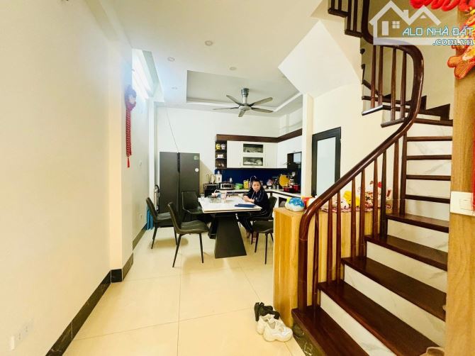 Bán nhà Nguyễn Văn Huyên - Trung tâm Cầu Giấy, Bãi xe đầu ngõ - 2