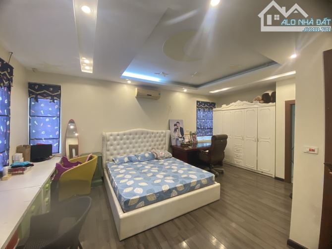 Bán gấp biệt Thự Việt Hưng 200mx4tầng - Mặt Phố ô tô tải tránh, xung quoanh 3 vườn hoa - 2