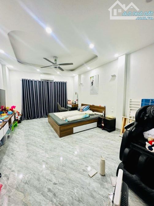 Nhà mới đẹp ở luôn Hoàng Cầu Đống Đa. Sổ A4 44m, 7 tầng MT4m1 Giá 14 tỷ - 3