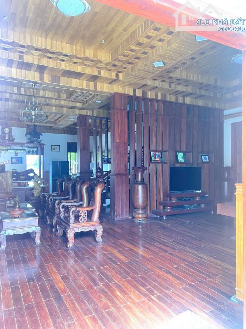 Bán BIỆT THỰ 555m2 Đông Hòa, FULL nội thất Gỗ quý hiếm,cực kì mát - 3
