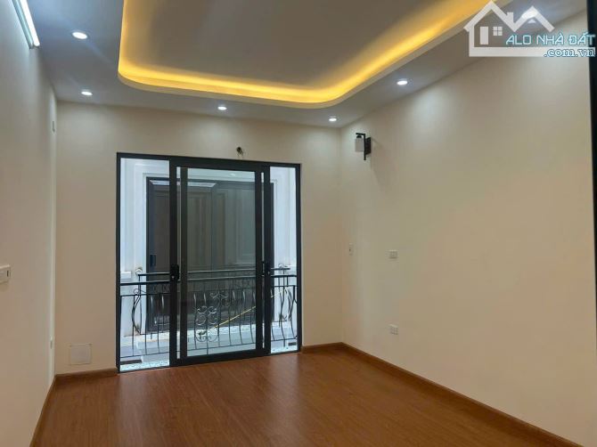 BÁN NHÀ PHỐ VIỆT HƯNG LONG BIÊN 6.2 tỷ 40m 5 tầng MT 4m Ô Tô KD gần Big C - 3