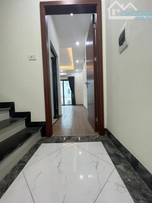 Ngõ thoáng, ngay sát Chợ, Nhà Văn Hóa. Gần Ngã Tư Lê Trọng Tấn - Tố Hữu. Giá nhỉnh 5 tỷ - 3