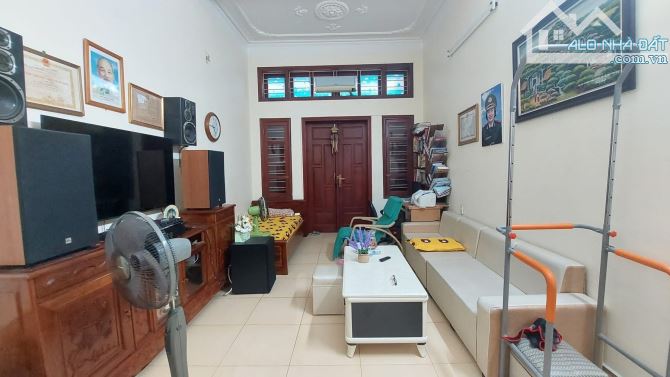 Bán Nhà Mặt Chợ Đôn, Lê Chân . Giá 7 tỷ , 3,5 tầng , 60m. - 3