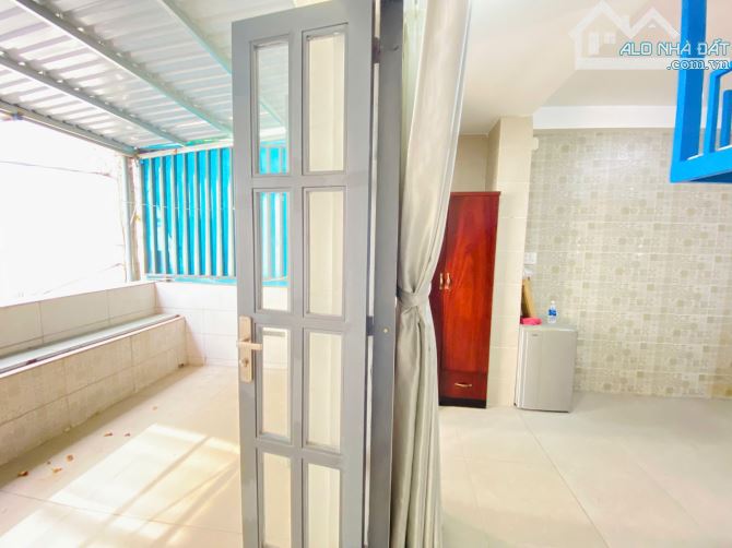Phòng Ban Công Riêng_Full Nội Thất_Trống Sẵn_Ở Liền_Ngay gần chợ Tân Hương - 3