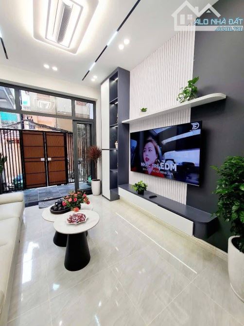 BÁN NHÀ ĐỘI CẤN, 43M2, MT 4M, 5 TẦNG, CÁCH PHỐ 50M, 2 THOÁNG TRƯỚC SAU, GIÁ 9 TỶ, NT ĐẸP - 3