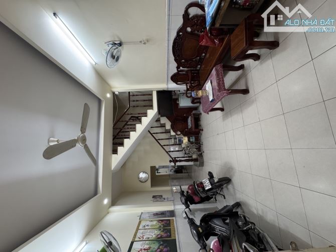 BÁN NHÀ GIÁ CỰC TỐT PHẠM VĂN SÁNG - 12×17- 2 TẦNG GỒM 3 CĂN- HXT- NHỈNH 6 TỶ - 3