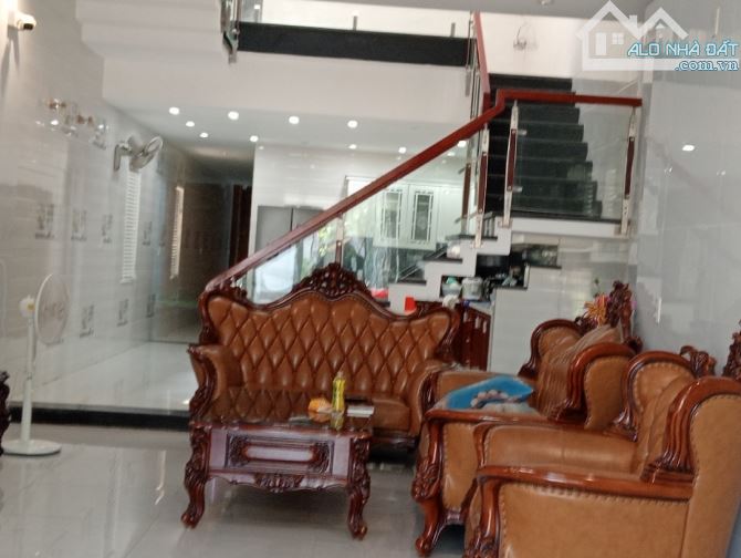 HOT BÁN GẤP NHÀ 3 TẦNG 3 MÊ ĐÚC - NGUYỄN PHƯỚC NGUYÊN DT KHỦNG 157M2 NGANG 5M NHỈNH 7TY - 3