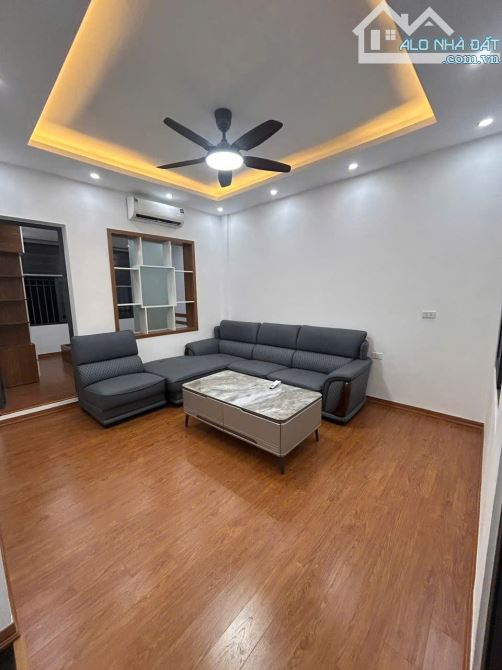 2.9 TỶ-TẬP THỂ KIM MÃ-Ô TÔ ĐỖ CỬA-2 NGỦ-3 MẶT THOÁNG-CÓ SÂN THƯỢNG CỰC RỘNG-80M2 - 3