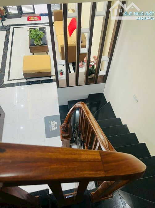 BÁN NHÀ PHỐ VIỆT HƯNG LONG BIÊN 6.2 tỷ 40m 5 tầng MT 4m Ô Tô KD gần Big C - 4
