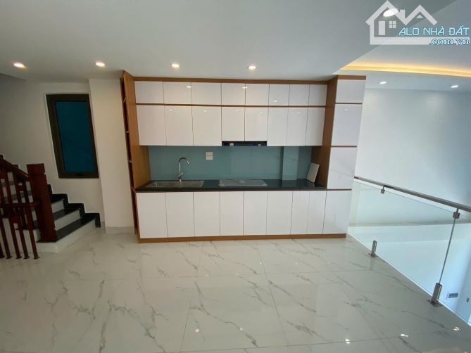 HIẾM, RẺ, ĐẸP, BÁN NHÀ 50M 6 TẦNG, GARA, THANG MÁY, LÔ GÓC, GIANG BIÊN, CHỈ  HƠN 9 T - 4