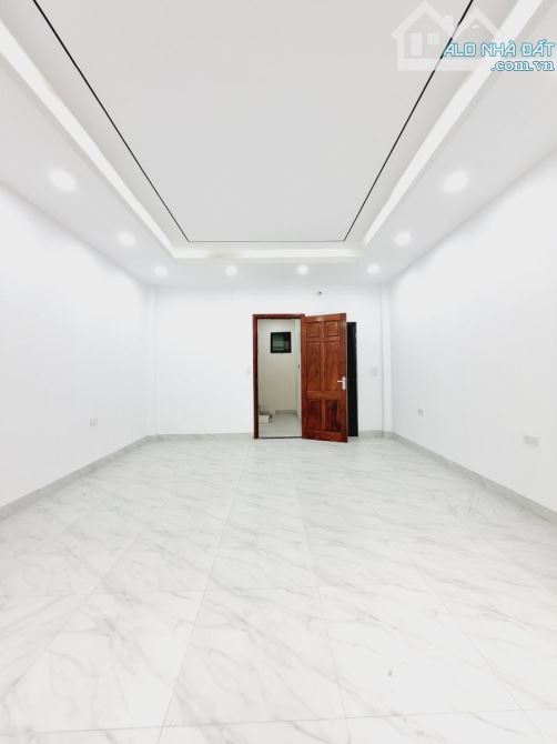 Nhà dân mới xây 5 tầng, 41m ô tô qua nhà, thang máy nhập khẩu, gần chợ Hà Đông - 4