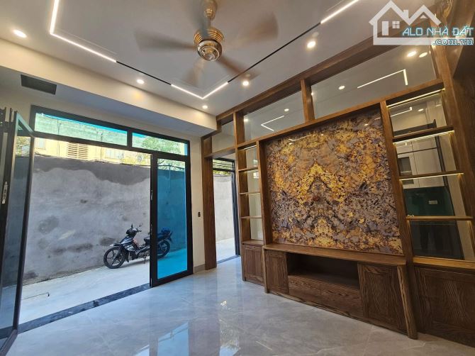 Chính chủ cần bán căn nhà 3 tầng ngõ cạnh trường mầm non Tài Năng Việt ,Đô thị newland - T - 4