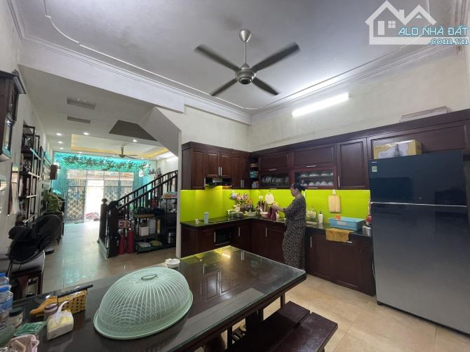 CB NHÀ TRUNG TÂM VĂN QUÁN -Ô TÔ QUA NHÀ-2THOÁNG -DÂN XÂY ĐẸP DT 70 m2 GIÁ 17 TỶ - 4