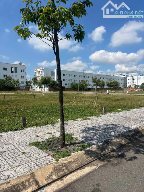 CÔNG CHỨNG NGAY LÔ 100M2 NGAY THÀNH PHỐ SÂN BAY LONG THÀNH - SHR FULL THỔ GIÁ 900TR - 4