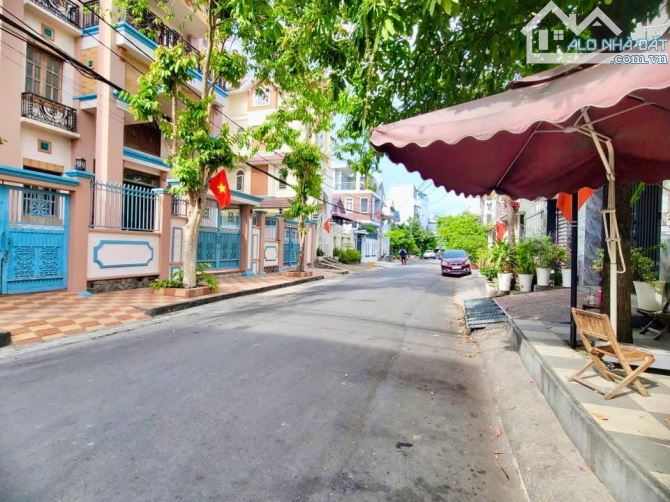 BIỆT THỰ GÓC 2 MẶT TIỀN ĐƯỜNG - KHU BỘ CÁN BỘ TỔNG CỤC 5 - BỘ CÔNG AN - PHÚ THUẬN QUẬN 7 - 4