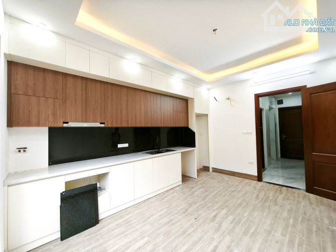 Lạc Long Quân - Nhà mới - 5 tầng thang máy - Nội thất xịn - 13.2 tỷ - 4