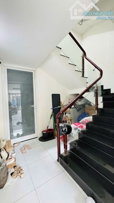 CHDV 8 phòng Q.3 - HXH Nam Kỳ Khởi Nghĩa - 70m2 - 5 tầng - 13.8 tỷ - dòng tiền 60tr/tháng - 4