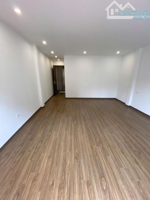 HIẾM, RẺ, ĐẸP, BÁN NHÀ 50M 6 TẦNG, GARA, THANG MÁY, LÔ GÓC, GIANG BIÊN, CHỈ  HƠN 9 T - 5