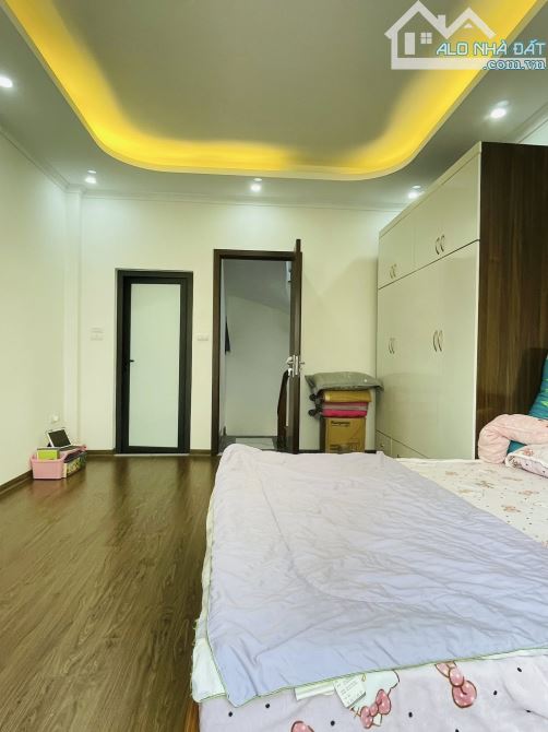 BÁN NHÀ GIANG BIÊN 36M2 5T Ô TÔ ĐỖ CẠNH NHÀ, HÀNG XÓM VINCOM LONG BIÊN 5.X TỶ - 5